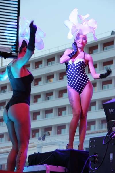 Tänzerinnen im Ushuaia Beach Hotel - Ibiza