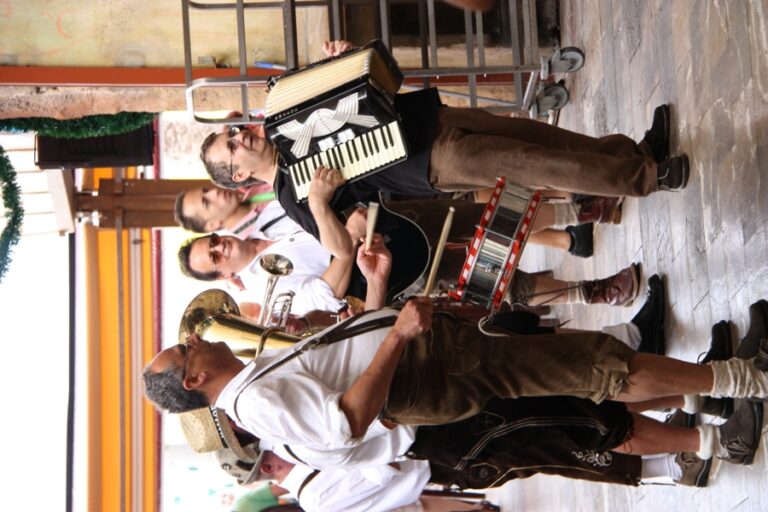 Oktoberfest-Auftritt von Enzi's Blasband am Ballermann