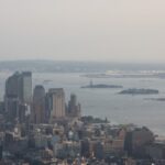 Freiheitsstatue vom EMpire State Building gesehen