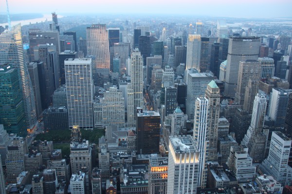 Wolkekratzer in Manhattan vom Empire State Building gesehen