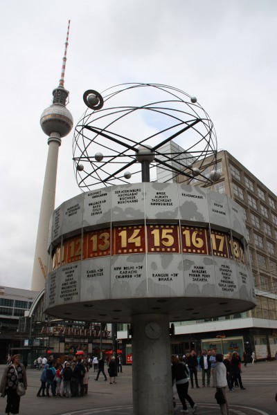 Berliner Fernsehturm und Urania-Weltzeituhr