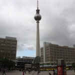 Berliner Fernsehturm vom Alexanderplatz