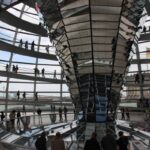 Trichterförmig angeordnete Spiegel in der Reichstagskuppel