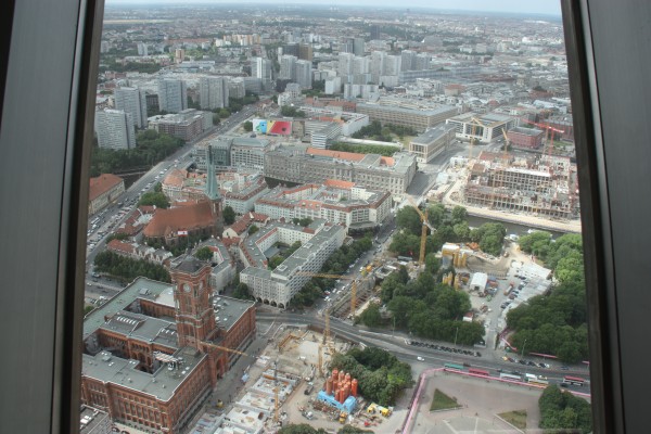 Rotes Rathaus und U-Bahn-Baustelle vom Fernsehturm