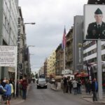 Friedrichstraße mit Checkpoint Charlie