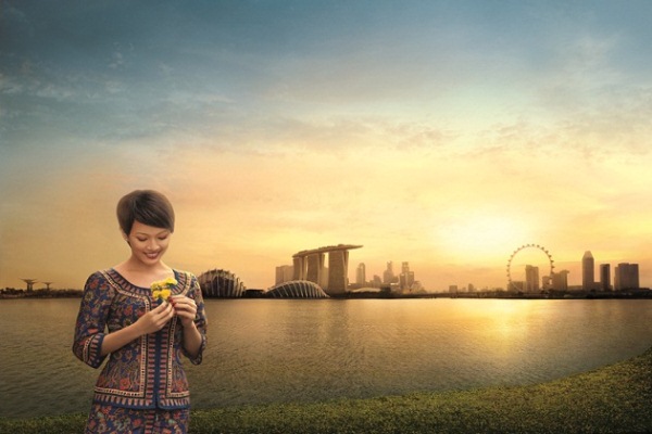 Singapurs Skyline beim Sonnenuntergang