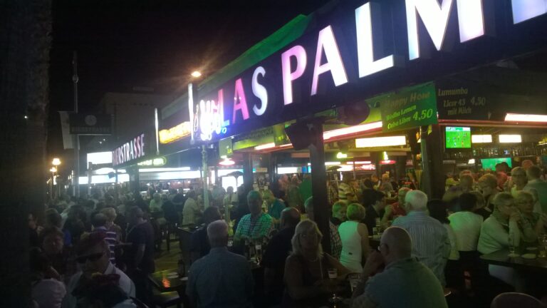 Party auf der Bierstrasse am Ballermann