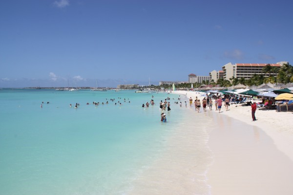 Strand am Palm Beach auf Aruba