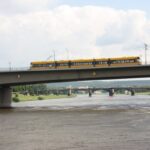 Fahrt durch die Carolabrücke in Dresden