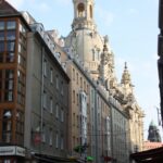 Dresdner Frauenkirche über den Altstadtgassen