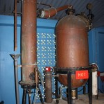 Historische Brennkessel zur Herstellung des Blue Curacao