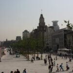 Uferpromenade Bund mit historischen Gebäuden