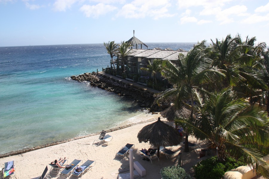 Hotelsteg im Pool im Hotel Avila Curacao