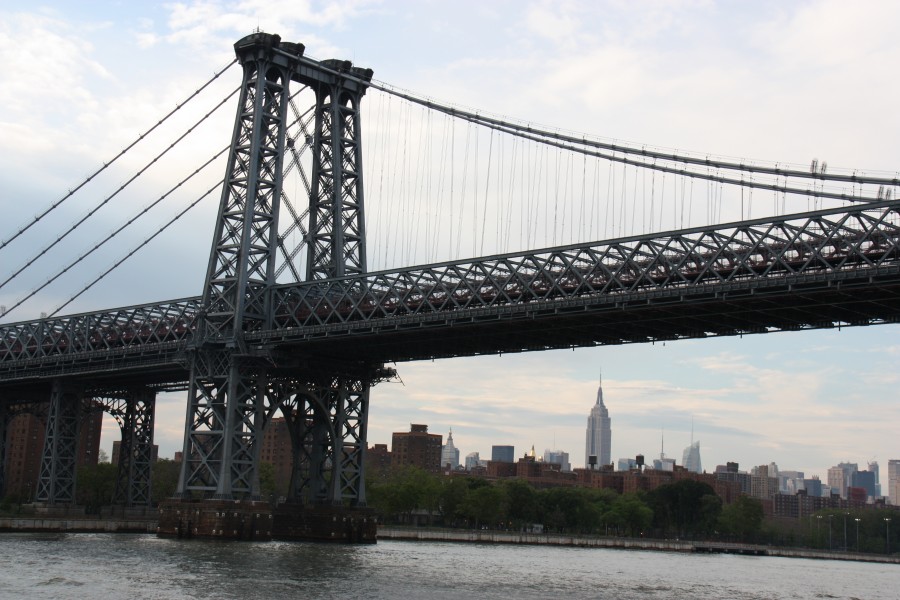 imposante Stahlträger der Brooklyn Bridge