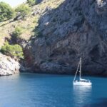 Segelboot in der Bucht von Sa Calobra