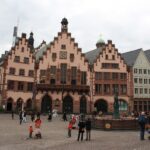 Römerberg mit Justitia in Frankfurt