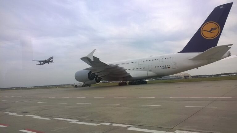Nostalgie-Lufthansa startet über Lufthansa A380