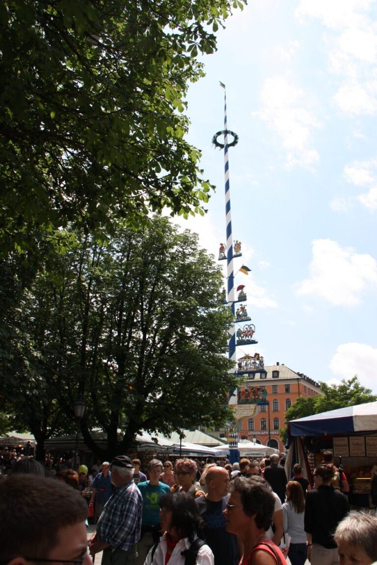 Viktualienmarkt und Maibaum