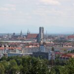 Münchener Frauenkirche vom Olympiapark