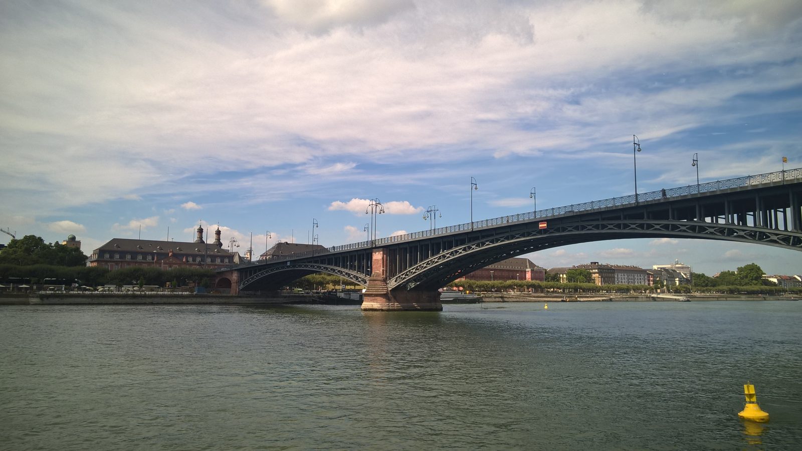 Theodor-Heuss-Brücke über den Rhein bei Mainz