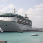 Kreuzfahrtschiff ankert vor Bonaire