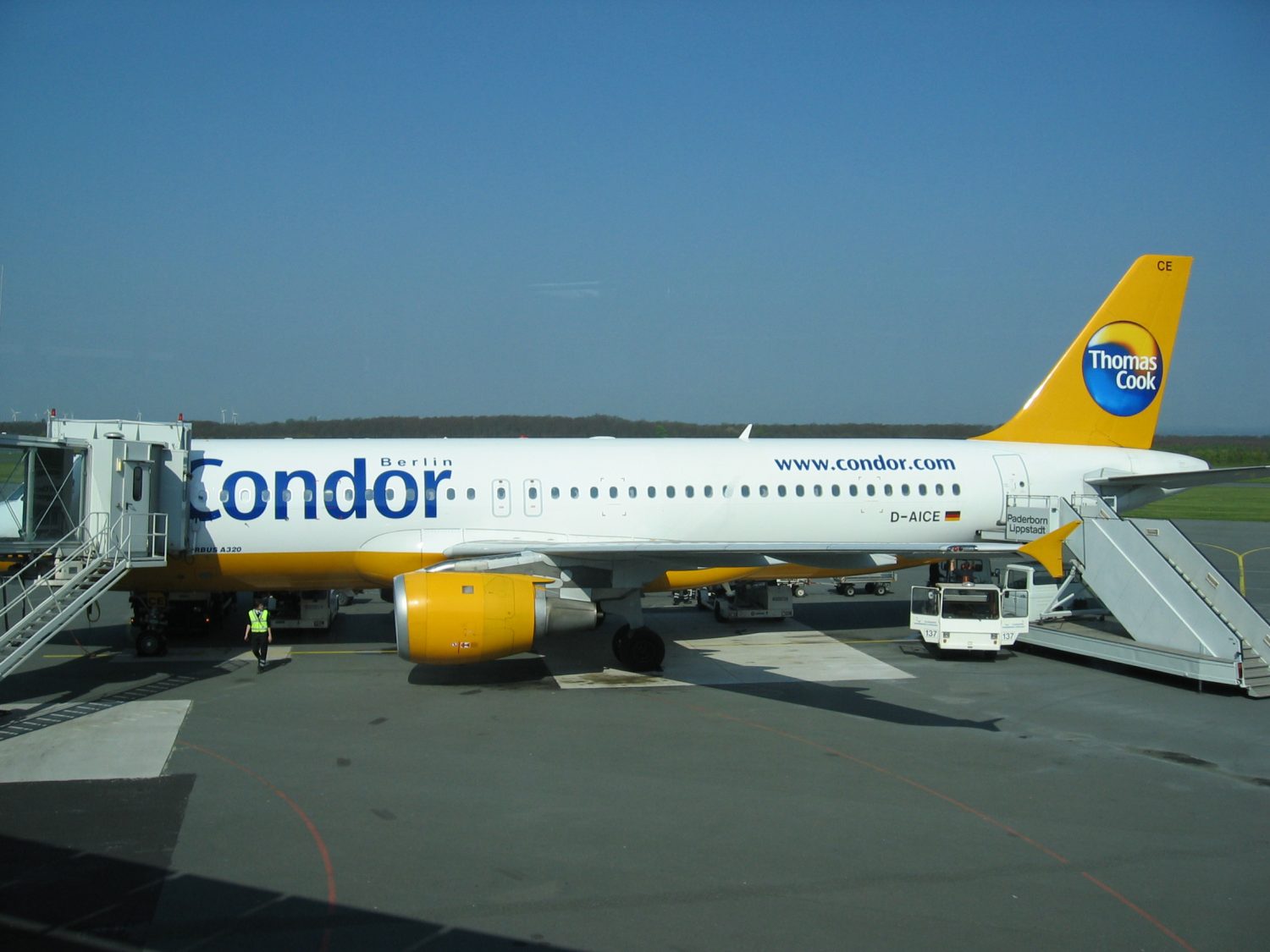 Condor-Flugzeug mit Thomas Cook Leitwerk