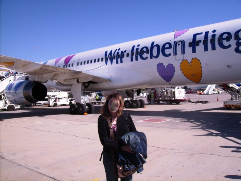 Condor-Flugzeug mit Bemalung "Wir lieben Fliegen"