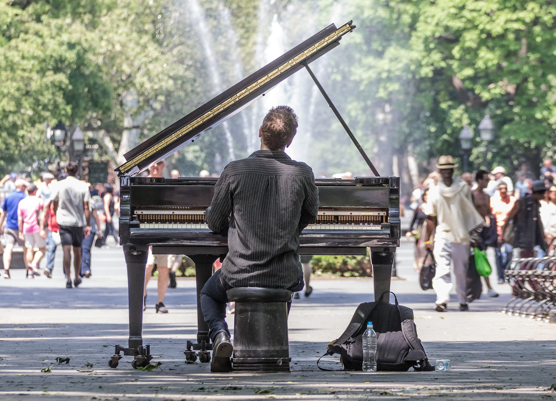 Bei gutem Wetter ertönen Piano-Klänge auf der Mall im Süden des Central Park